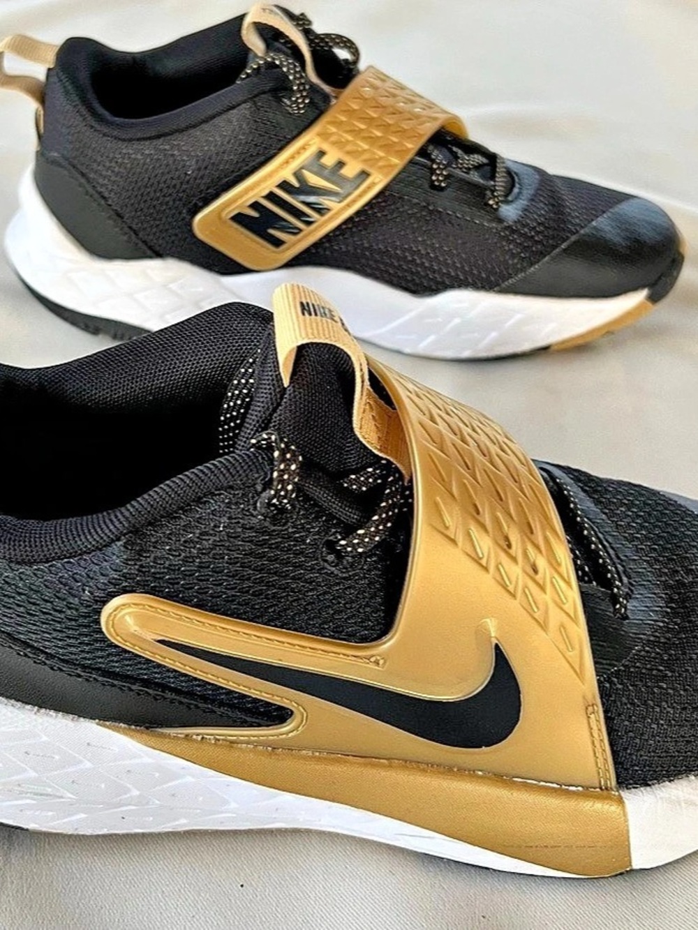 Nike LeBron Witness 9 Basketball Sneakers Black & Gold 5.5Y